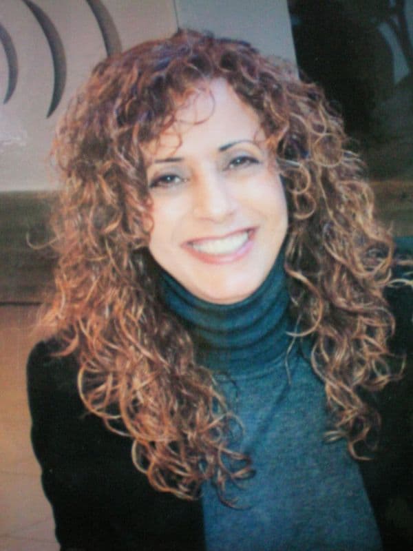 רונית בר, מנהלת שליחויות זריזות